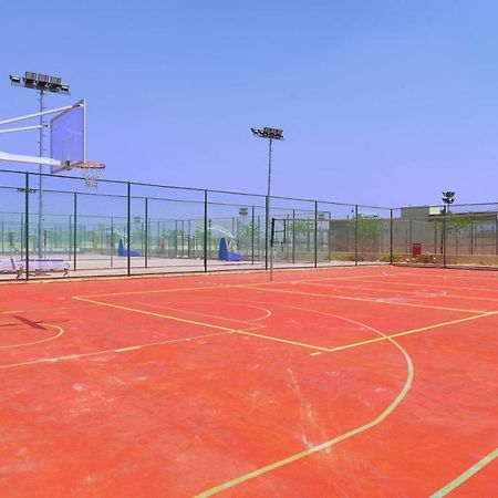 Tolip Gardens Hotel Каир Экстерьер фото Basketball court