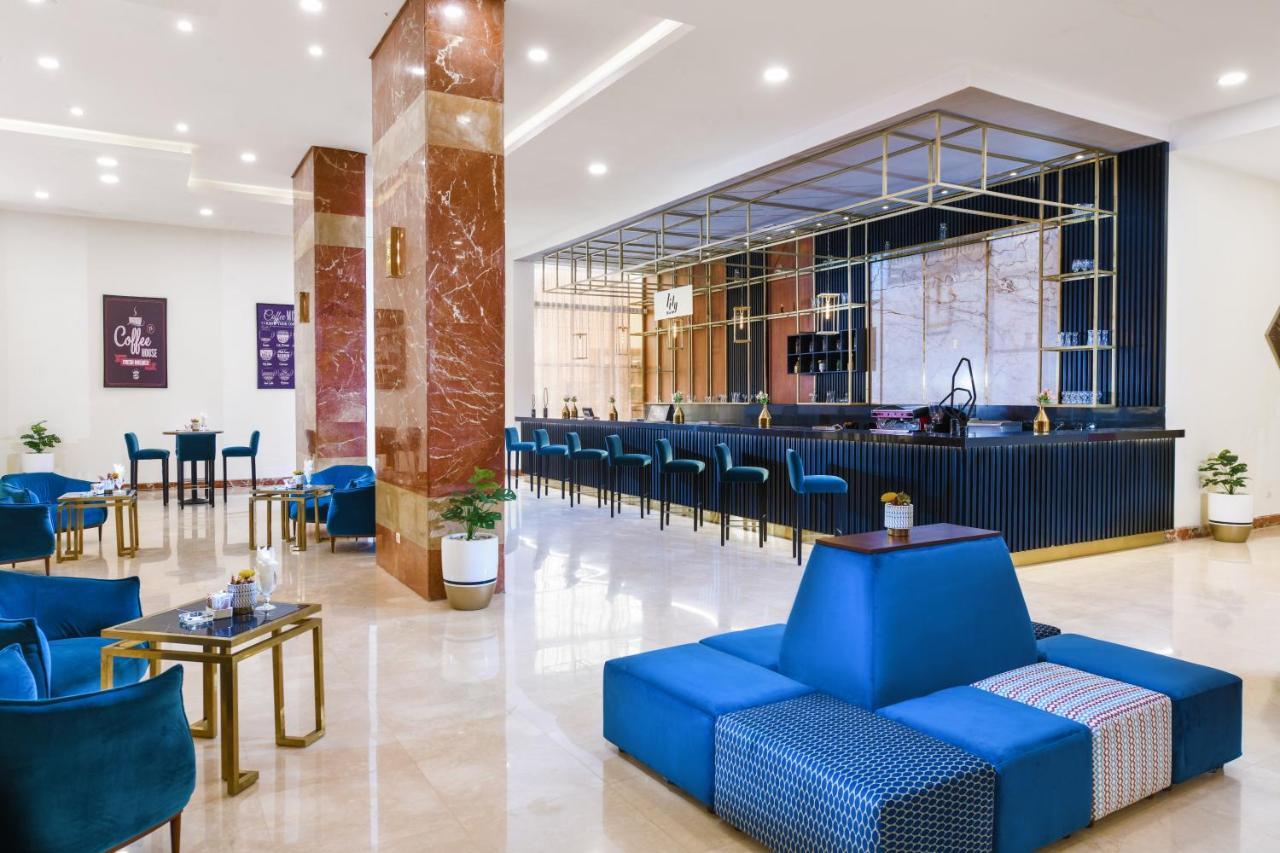 Tolip Gardens Hotel Каир Экстерьер фото The bar at the hotel