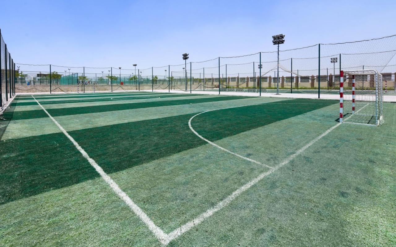 Tolip Gardens Hotel Каир Экстерьер фото A handball court